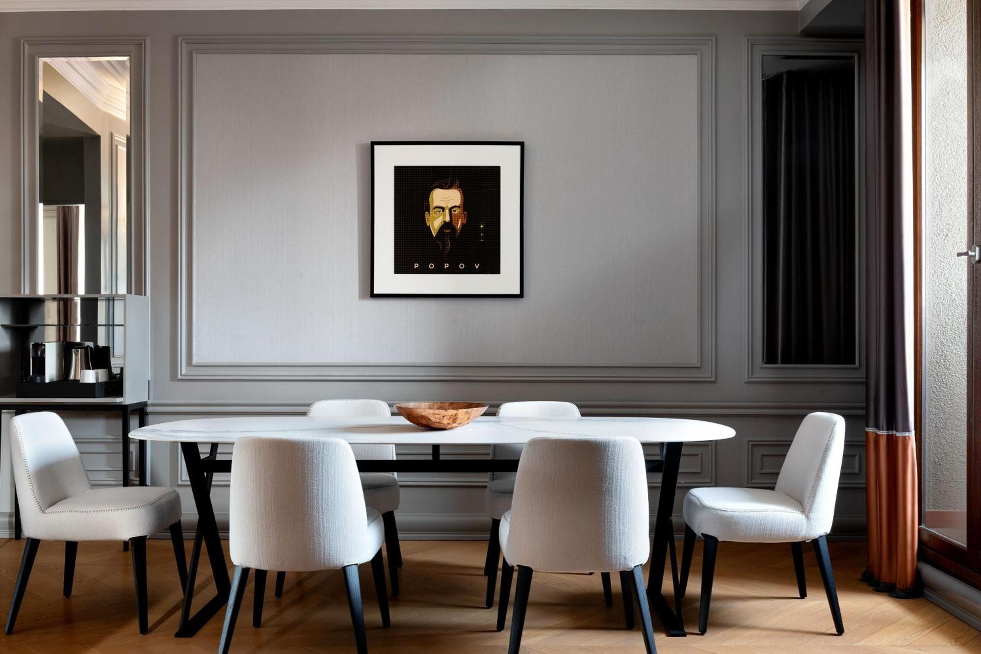 호텔 텔레그라프, 오토그래프 컬렉션 탈린 외부 사진 A dining room with a wall panelling
